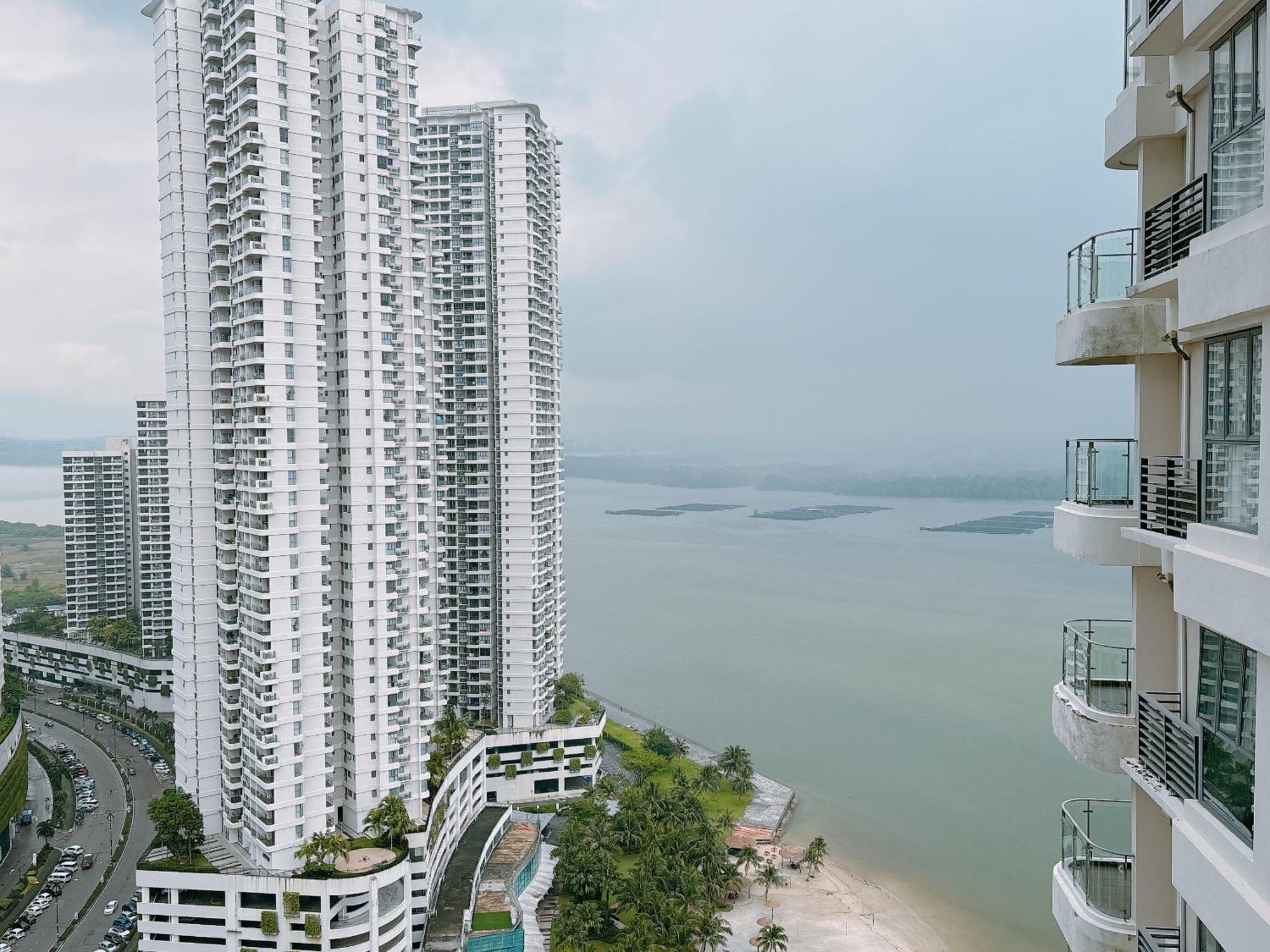 شقة Seafront Country Garden Danga Bay By Lions Bay جوهر بهرو الغرفة الصورة