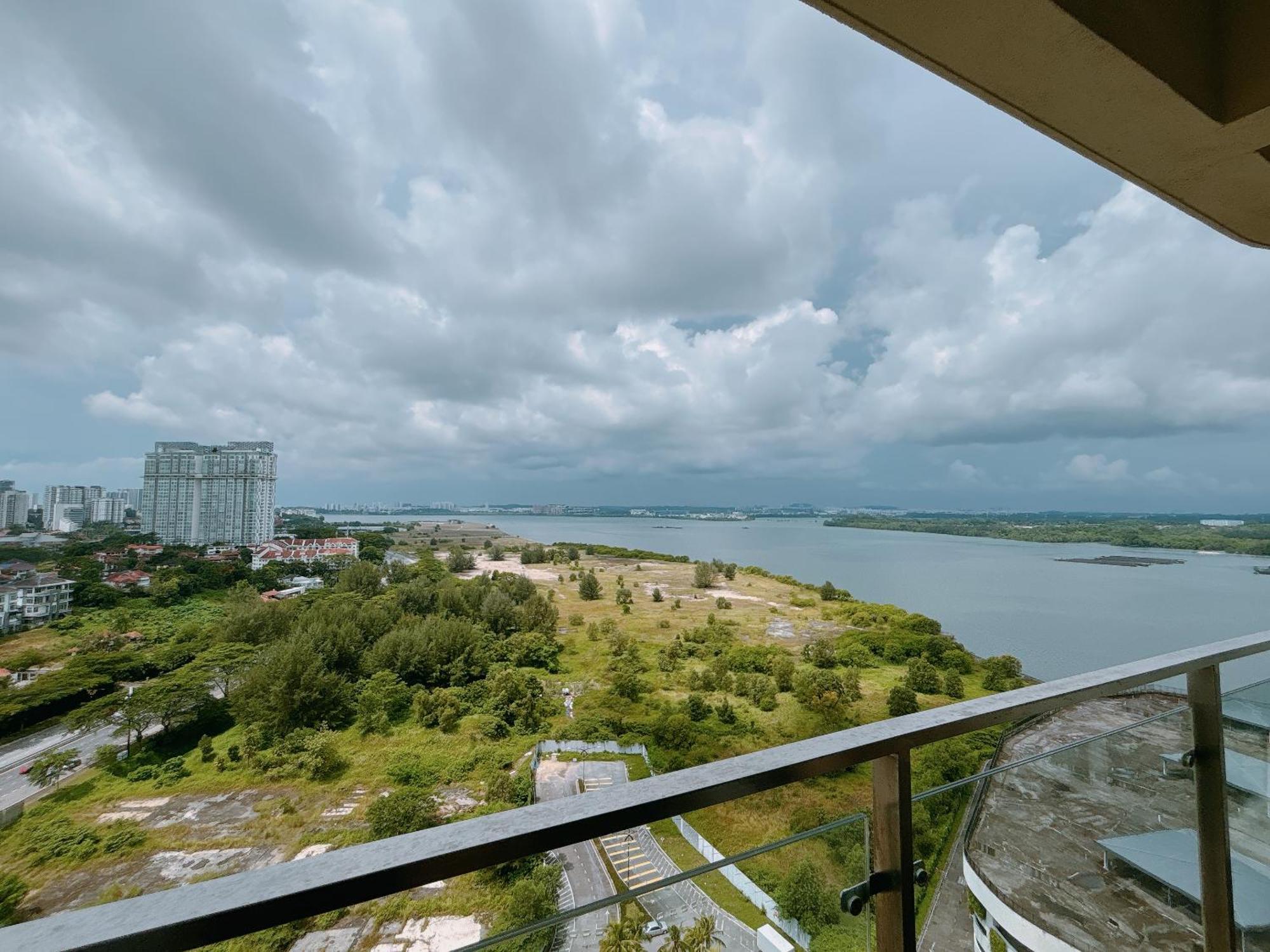 شقة Seafront Country Garden Danga Bay By Lions Bay جوهر بهرو الغرفة الصورة